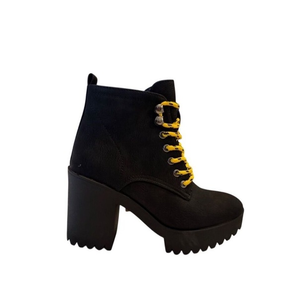 Seven7 Women's Black Ankle Booties Lug Sole Chunky Heel Casual Size 6 - Picture 1 of 9